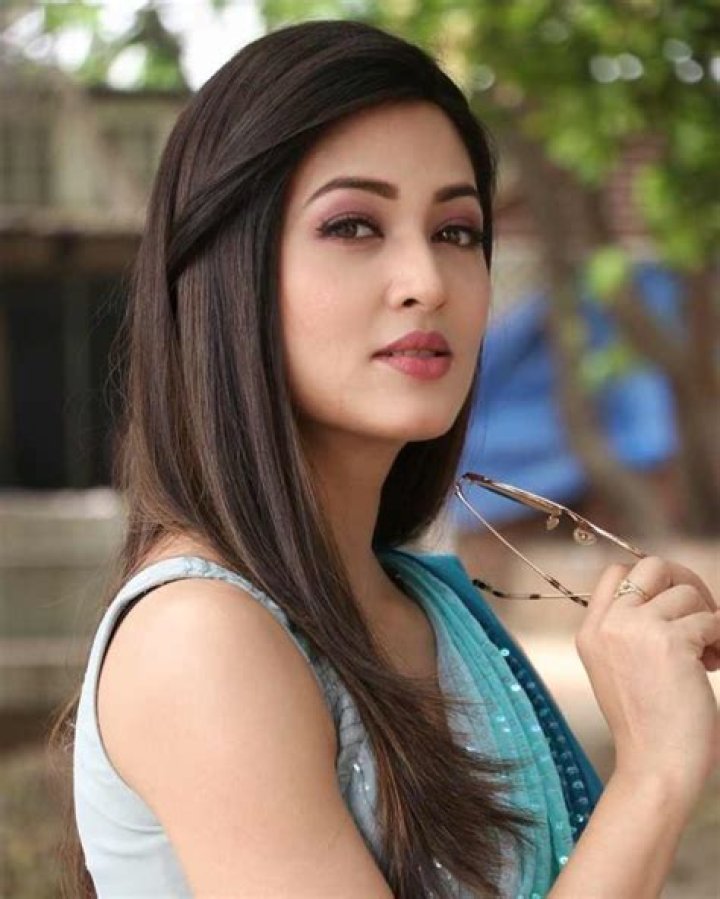 
Anushka Srivastava Height, Weight, Net Worth, Age, Birthday, Wikipedia, Who, Nationality, Biography 