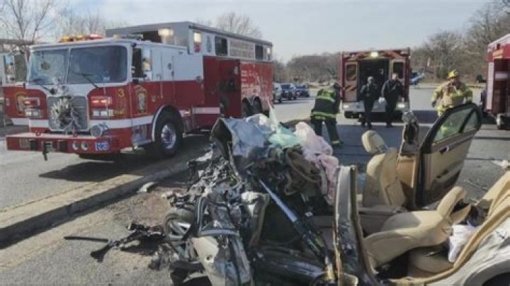 Dan Ryan car accident: 38-year-old high school principal Rosia Mitchell killed in expressway crash