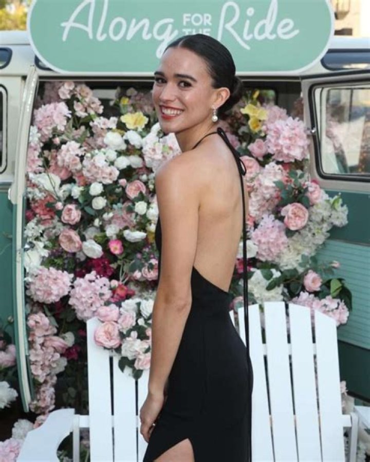 Emma Pasarow Height, Weight, Net Worth, Age, Birthday, Wikipedia, Who, Nationality, Biography