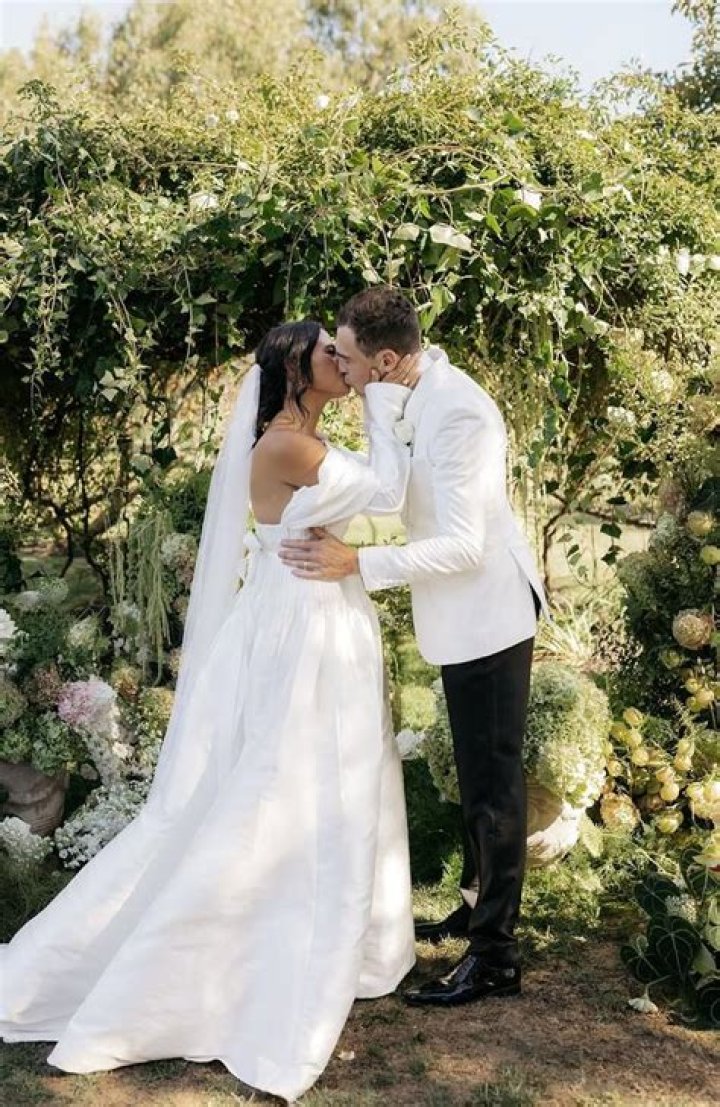
Jeremy Cameron Partner Indiana Putra Are Dating Since 5 Years- Are They Married? 