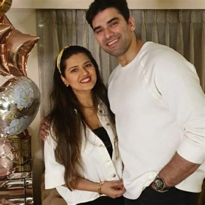 Kratika Chauhan Height, Weight, Net Worth, Age, Birthday, Wikipedia, Who, Instagram, Biography