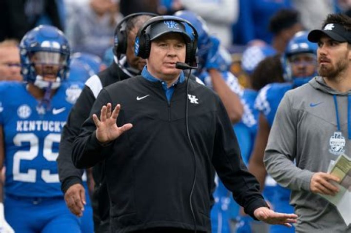 Mark Stoops Height, Weight, Net Worth, Age, Birthday, Wikipedia, Who, Nationality, Biography