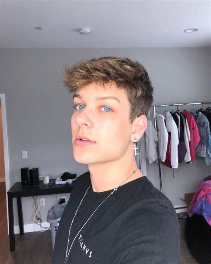 
Nathan Triska Height, Weight, Net Worth, Age, Wiki, Who, Instagram, Biography 