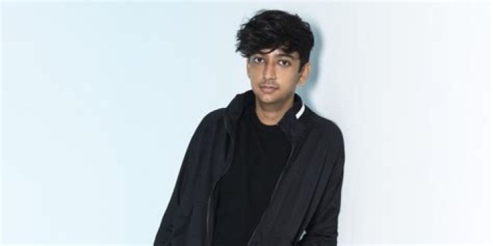 
Nik Dodani’s Wiki Biography, ethnicity, net worth, dating. Gay? 