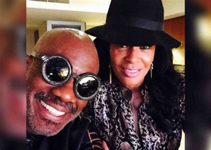 
Noel James is Married to Wife: Loretta Jones. Kids 