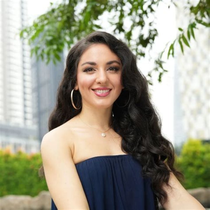  Shadé Zahrai