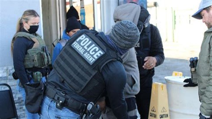 
WATCH: Security video shows Border Patrol agent slamming migrant to the ground near Texas El Paso shelter 