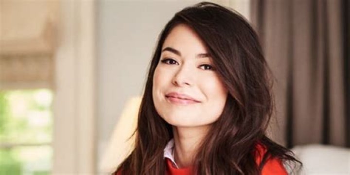
Who is Miranda Cosgrove from “iCarly”? Where is she now? Her Wiki: Net Worth, Parents, Family, Kids, Husband 