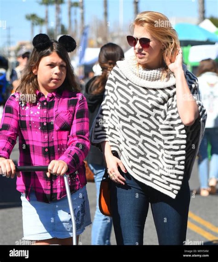 
Zoie Laurel May Herpin, Jodie Sweetin’s Daughter – 5 Fast Facts 